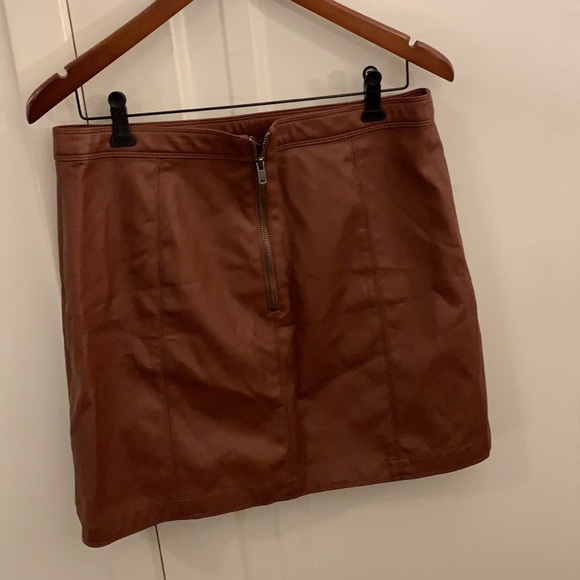 Abercrombie and Fitch pleather skirt - Picture 2 of 3